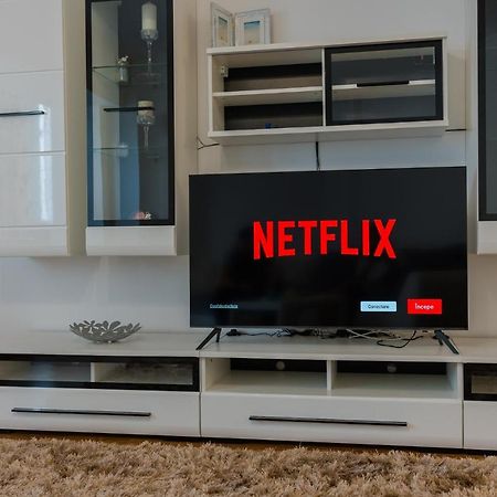 Cozy & Spacious 2Br Apartment With Netflix Bucharest Luaran gambar