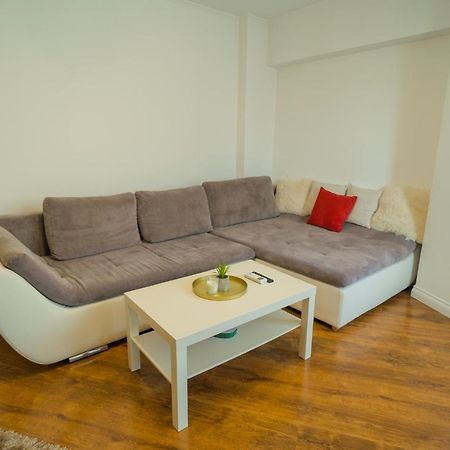 Cozy & Spacious 2Br Apartment With Netflix Bucharest Luaran gambar