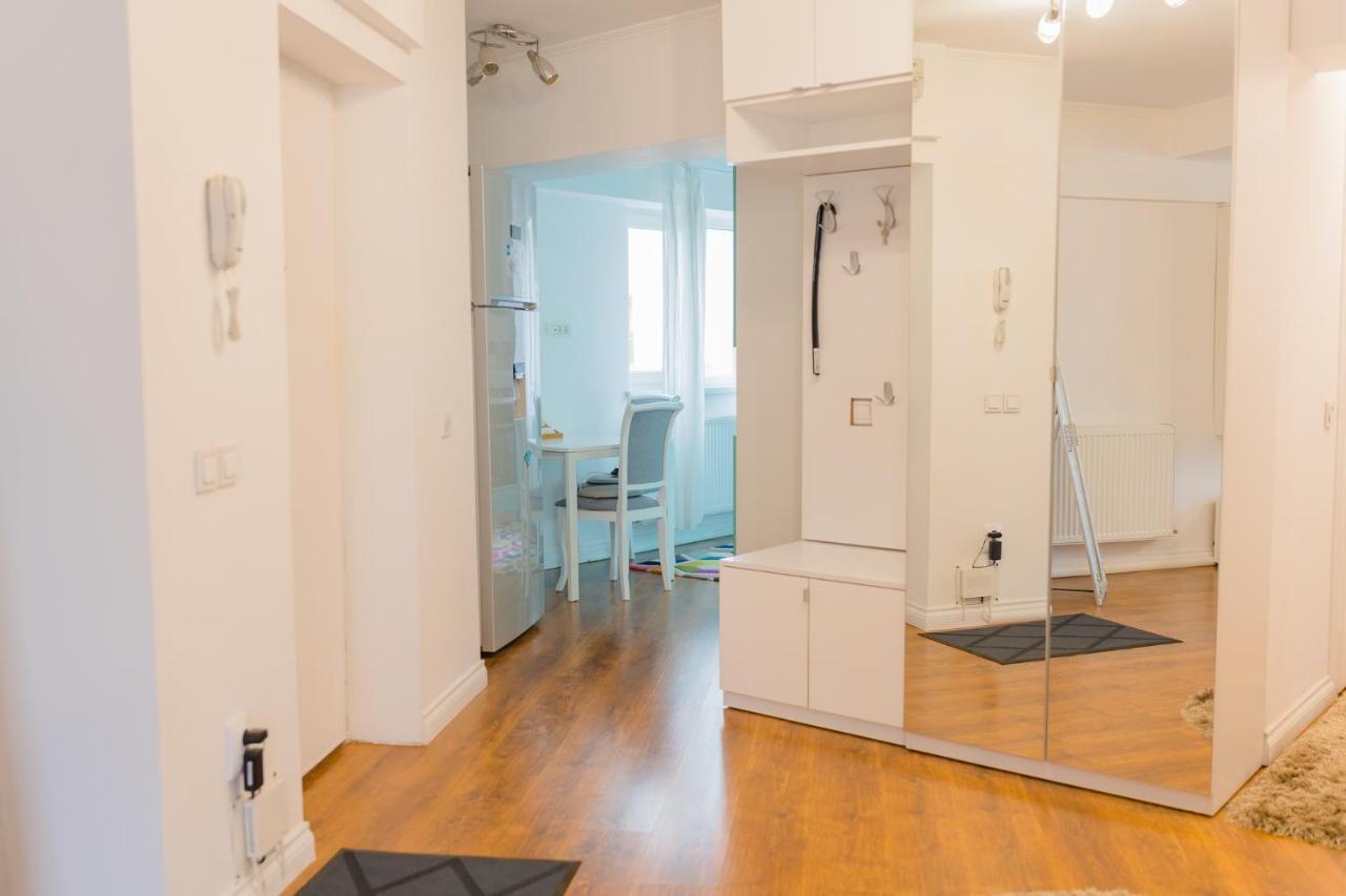 Cozy & Spacious 2Br Apartment With Netflix Bucharest Luaran gambar