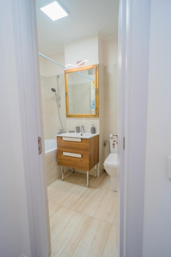 Cozy & Spacious 2Br Apartment With Netflix Bucharest Luaran gambar