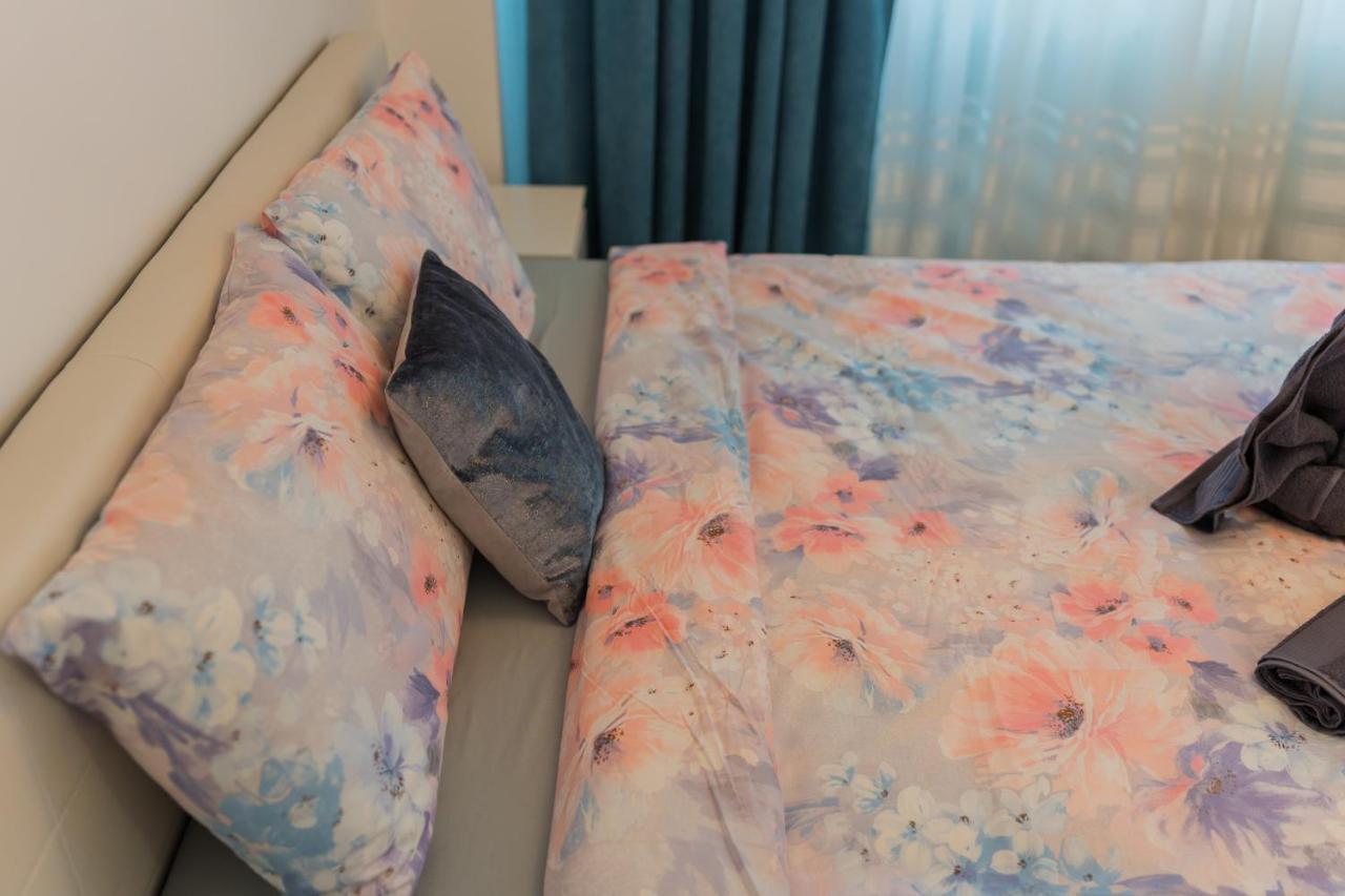 Cozy & Spacious 2Br Apartment With Netflix Bucharest Luaran gambar