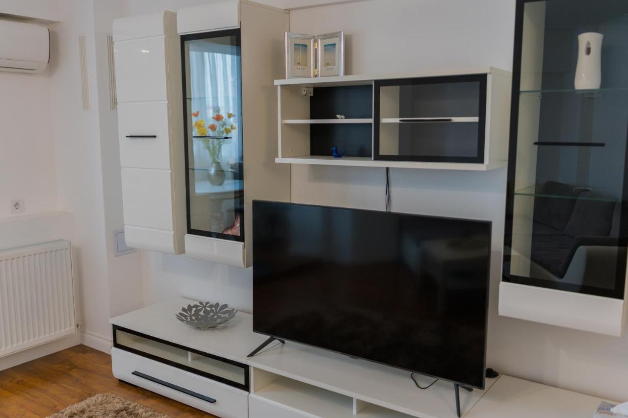 Cozy & Spacious 2Br Apartment With Netflix Bucharest Luaran gambar
