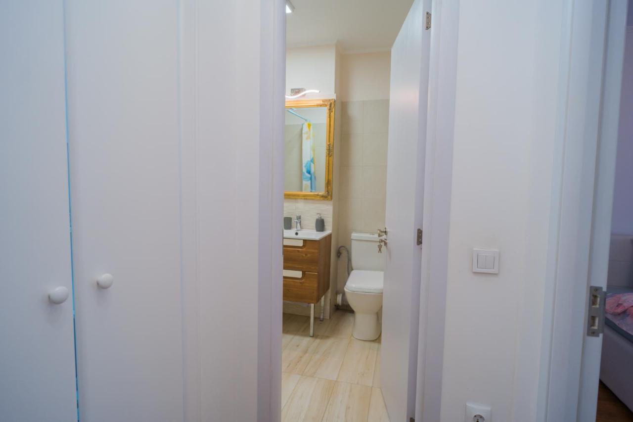 Cozy & Spacious 2Br Apartment With Netflix Bucharest Luaran gambar