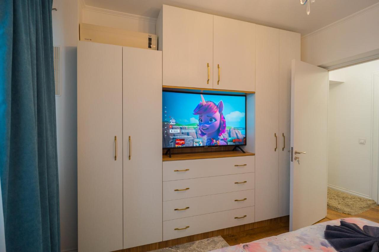 Cozy & Spacious 2Br Apartment With Netflix Bucharest Luaran gambar