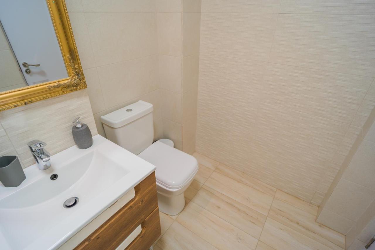 Cozy & Spacious 2Br Apartment With Netflix Bucharest Luaran gambar