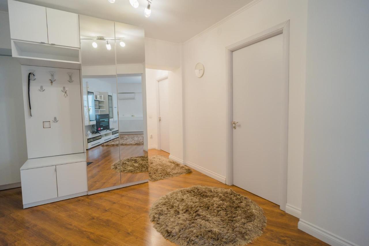 Cozy & Spacious 2Br Apartment With Netflix Bucharest Luaran gambar