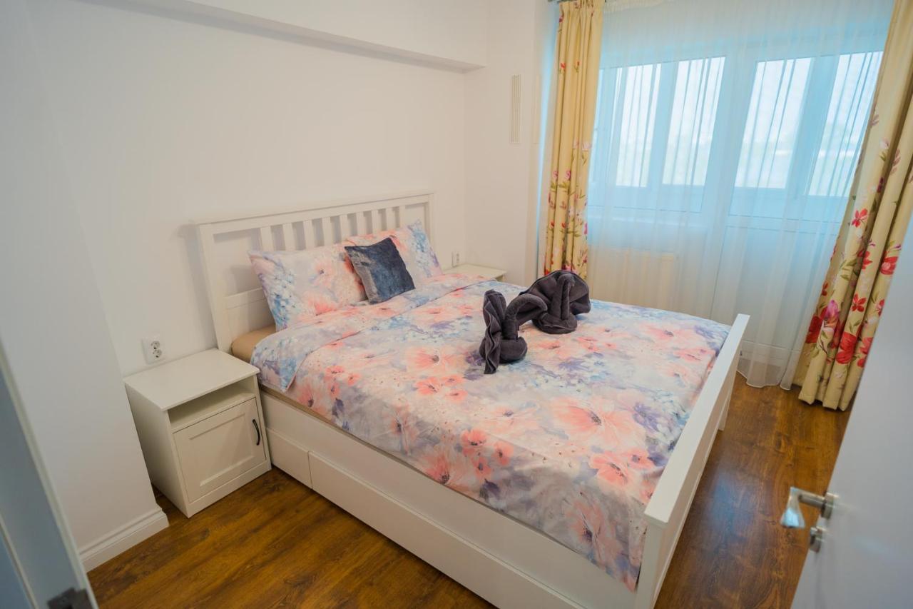 Cozy & Spacious 2Br Apartment With Netflix Bucharest Luaran gambar