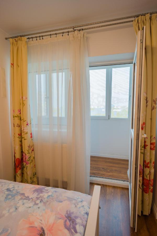Cozy & Spacious 2Br Apartment With Netflix Bucharest Luaran gambar