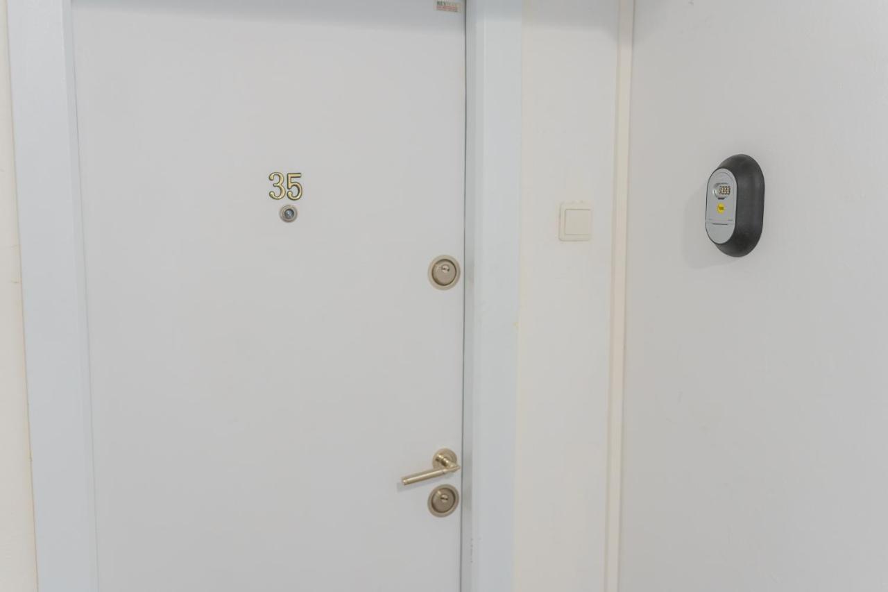 Cozy & Spacious 2Br Apartment With Netflix Bucharest Luaran gambar